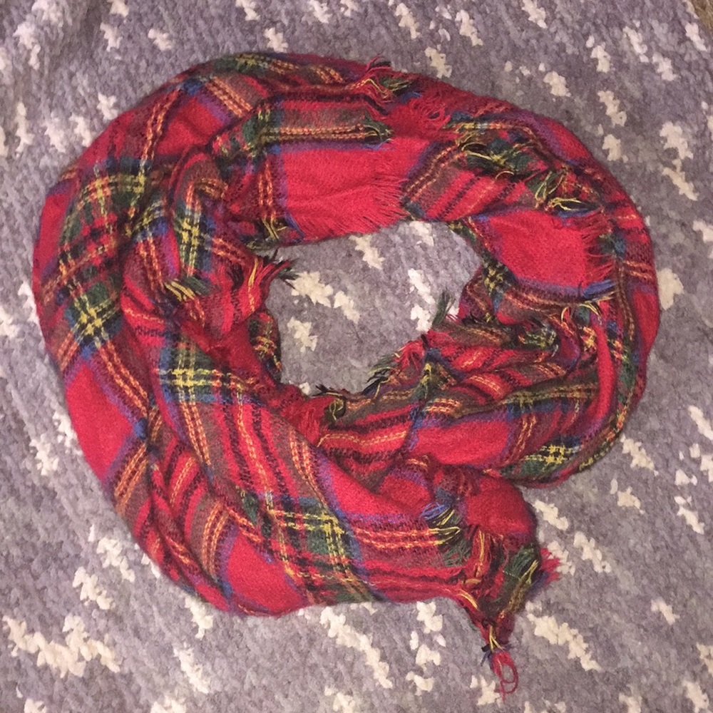 Very large free flowing scarf